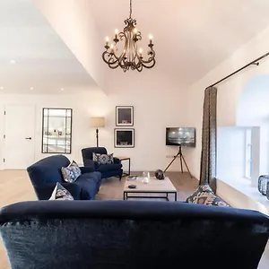 New Sleek & Stylish 2bd Flat - Heart Of Haworth Keighley